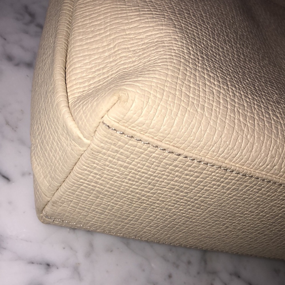 Loewe Vintage Cream Leather Shoulder Bag Size 10”x 11”x4” - Picture 7 of 16